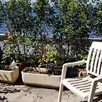 Appartement T2 Pieds Dans L'eau Confort Climatise Classe 2 Etoiles Tarif Promotionnel Pour Curistes Balaruc-les-Bains