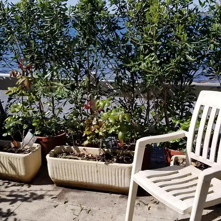 Apartment T2: Beachfront Comfort With Ac Balaruc-les-Bains